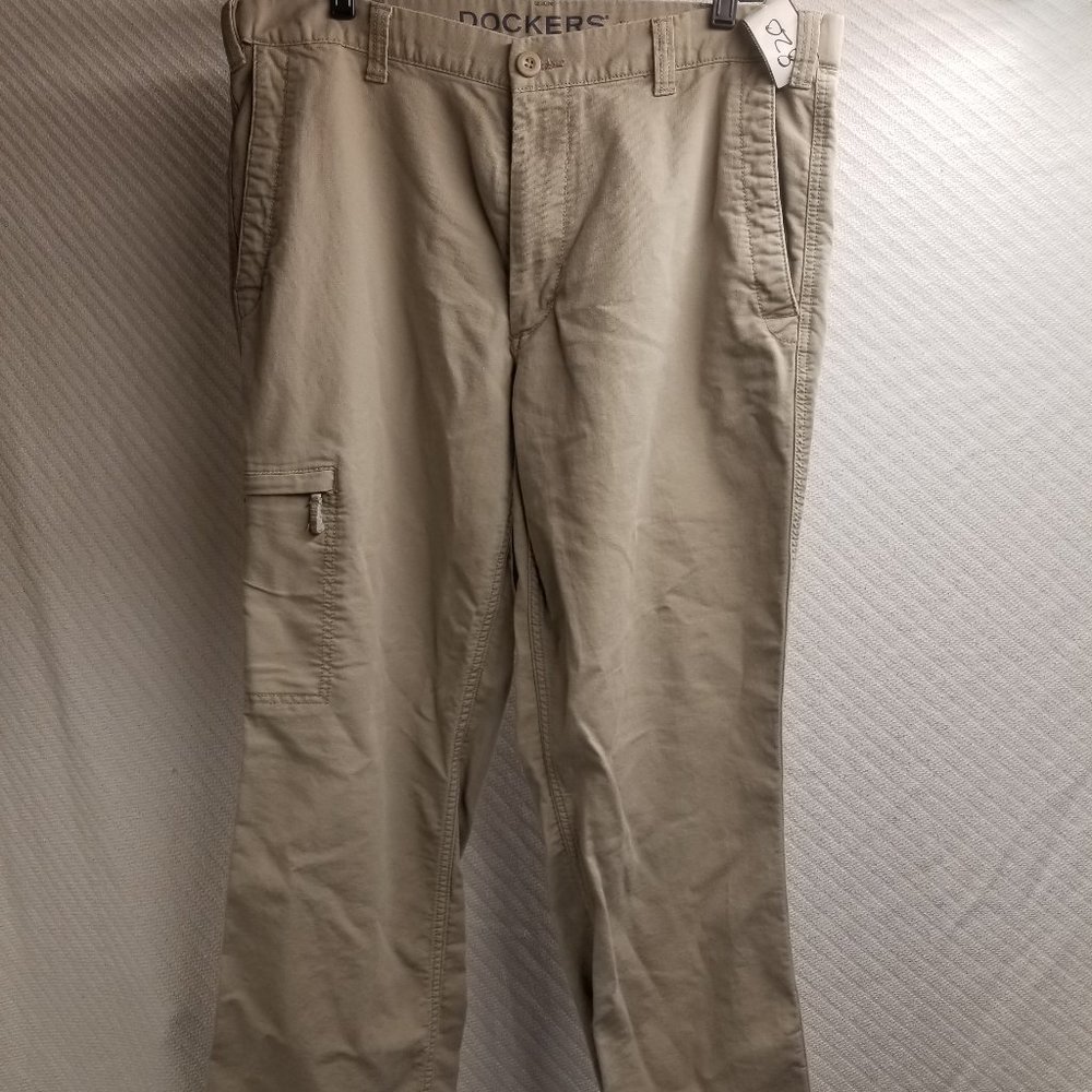 820 - Dockers 38W 30L D3 Classic Fit Pants